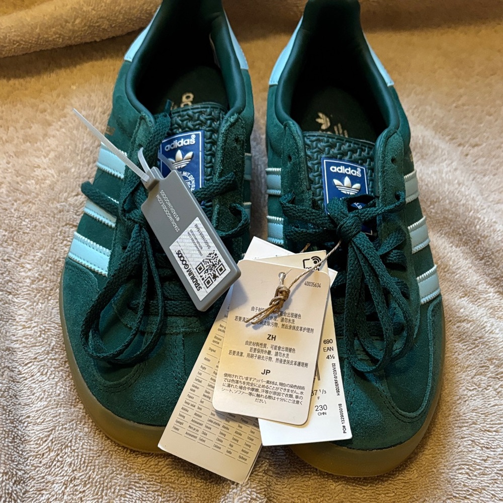 NWT Adidas Teal and White Sneakers - size US 5